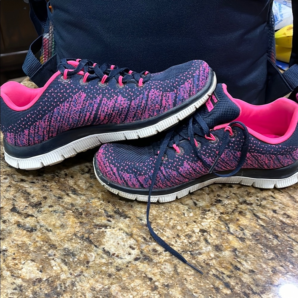 Skechers Pink and Black Athletic Shoes Lightweight Breathable Design